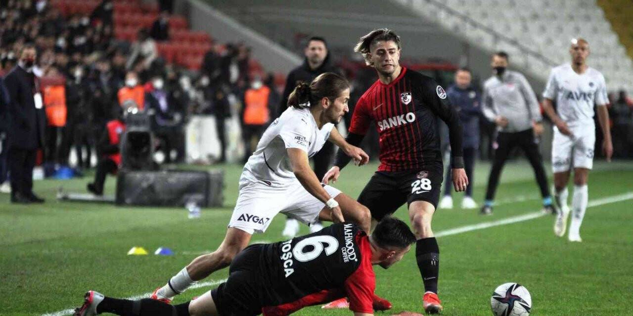 Spor Toto Süper Lig: Gaziantep FK: 3 - Fenerbahçe: 2 (Maç Sonucu)
