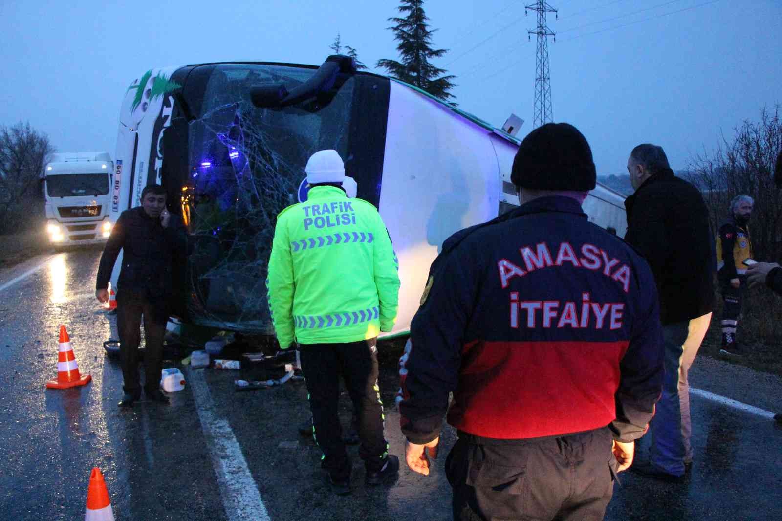 Amasya’da yolcu otobüsü devrildi: 1 ölü, 19 yaralı