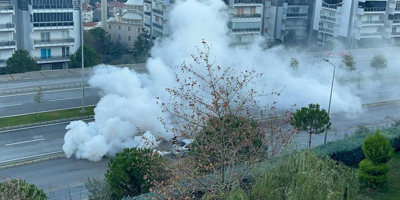Egzoz dumanı Antalya yolunda ulaşımı aksattı
