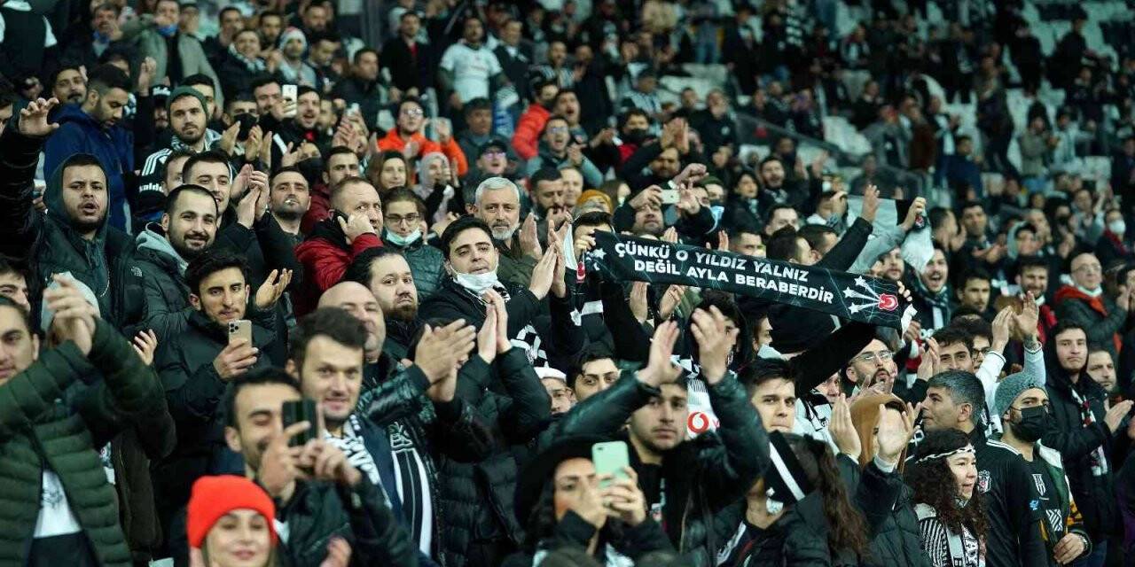 Beşiktaş taraftarından Sergen Yalçın’a destek