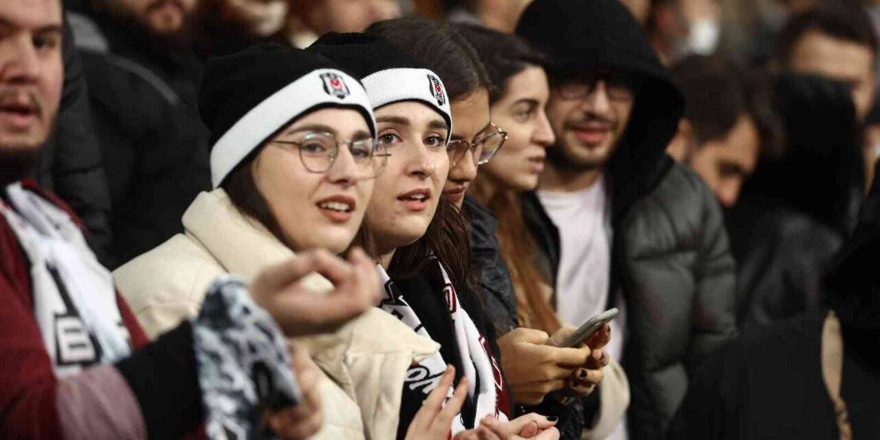 Beşiktaş taraftarı, kadın futbol maçına davetli