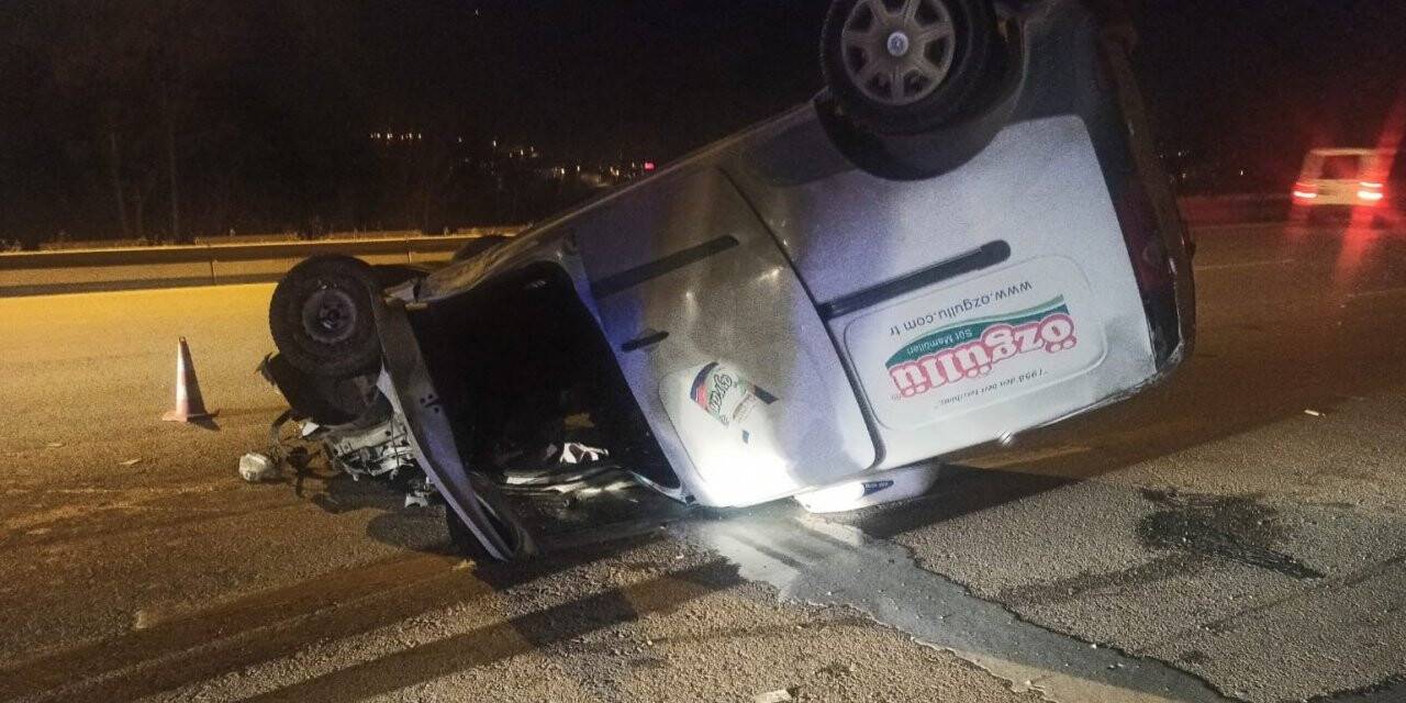Başkent’te hafif ticari araç takla attı: 2 yaralı