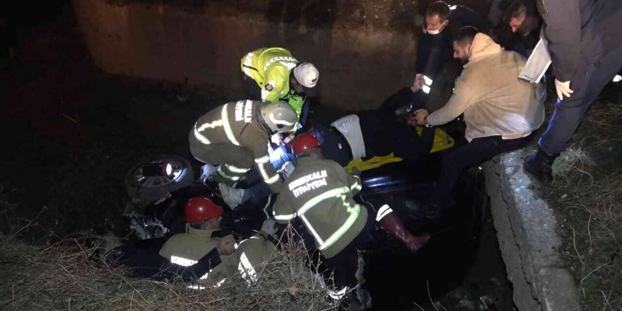 Kontrolden çıkan otomobil dereye uçtu: Otomobilde sıkışan yaralıyı kurtarmak için herkes seferber oldu
