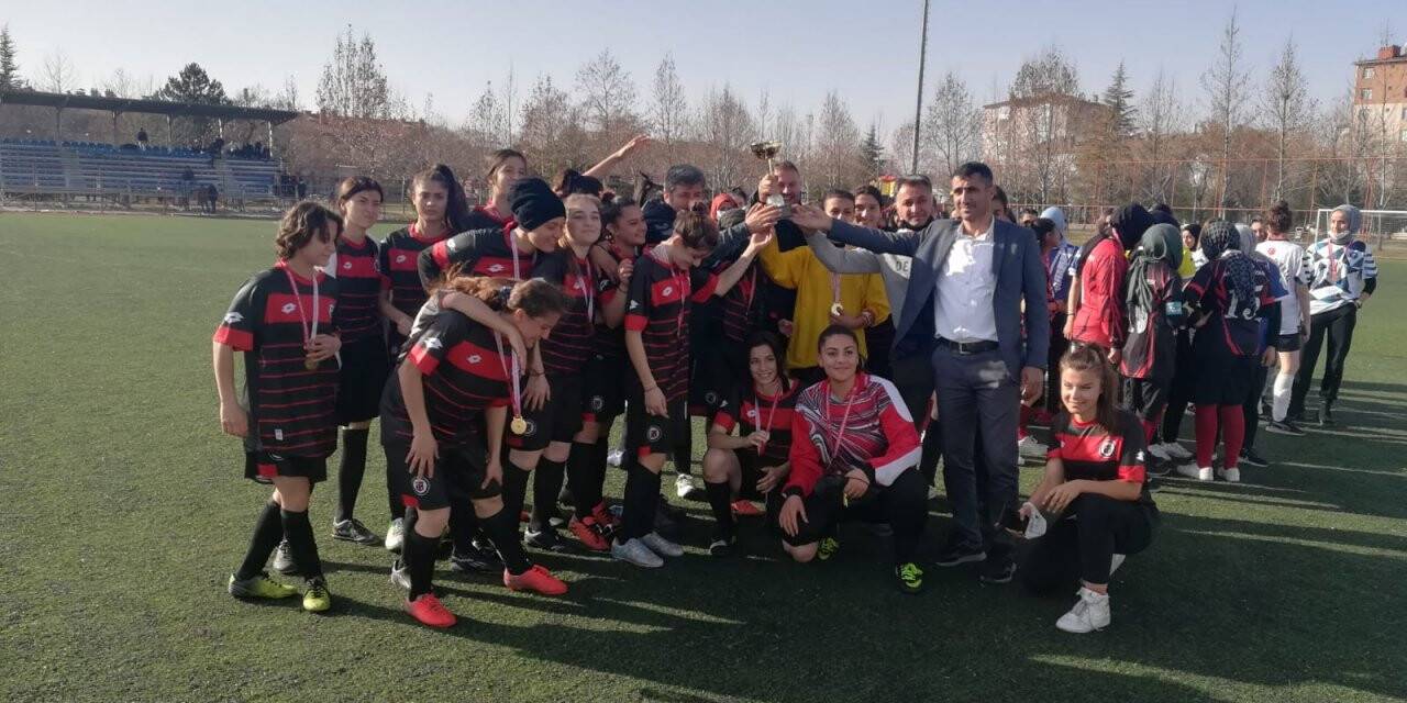 Konya Okullar Arası Genç Kızlar Futbol İl Birinciliği müsabakaları sona erdi