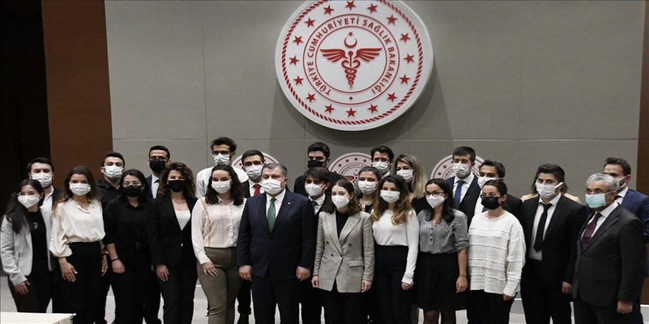 Bakan Koca: Hekimliğin yüceltilmesini layık olduğu algının güçlendirilmesini amaçlıyoruz