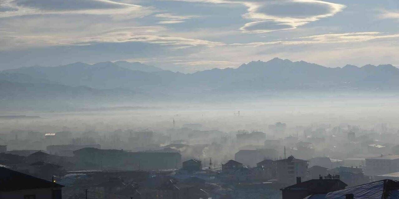 Yüksekova sis altında