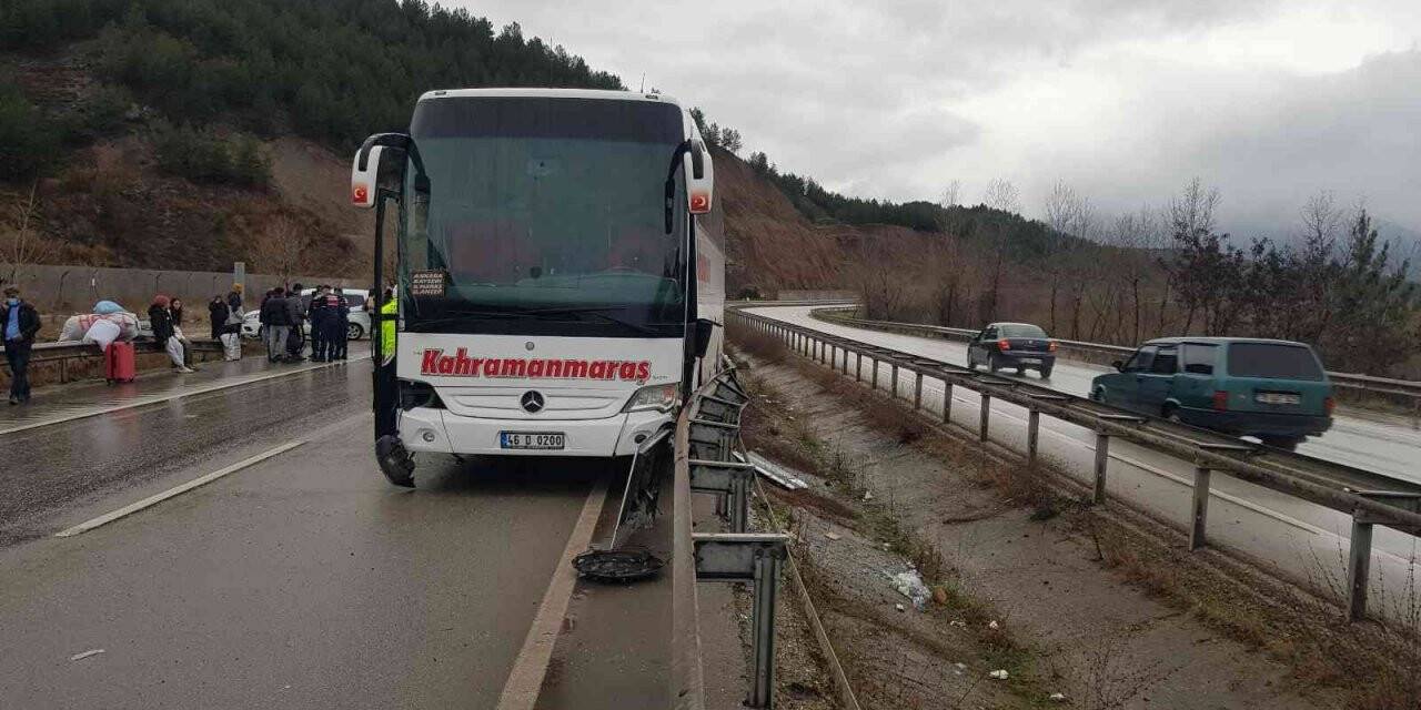 Yolcu otobüsü bariyerlere çarptı, faciadan dönüldü