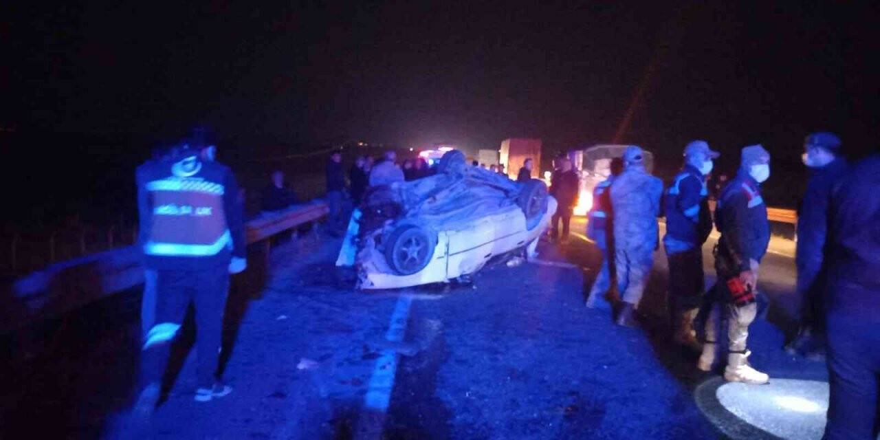 Bariyerlere çarpan otomobilin sürücüsü hayatını kaybetti