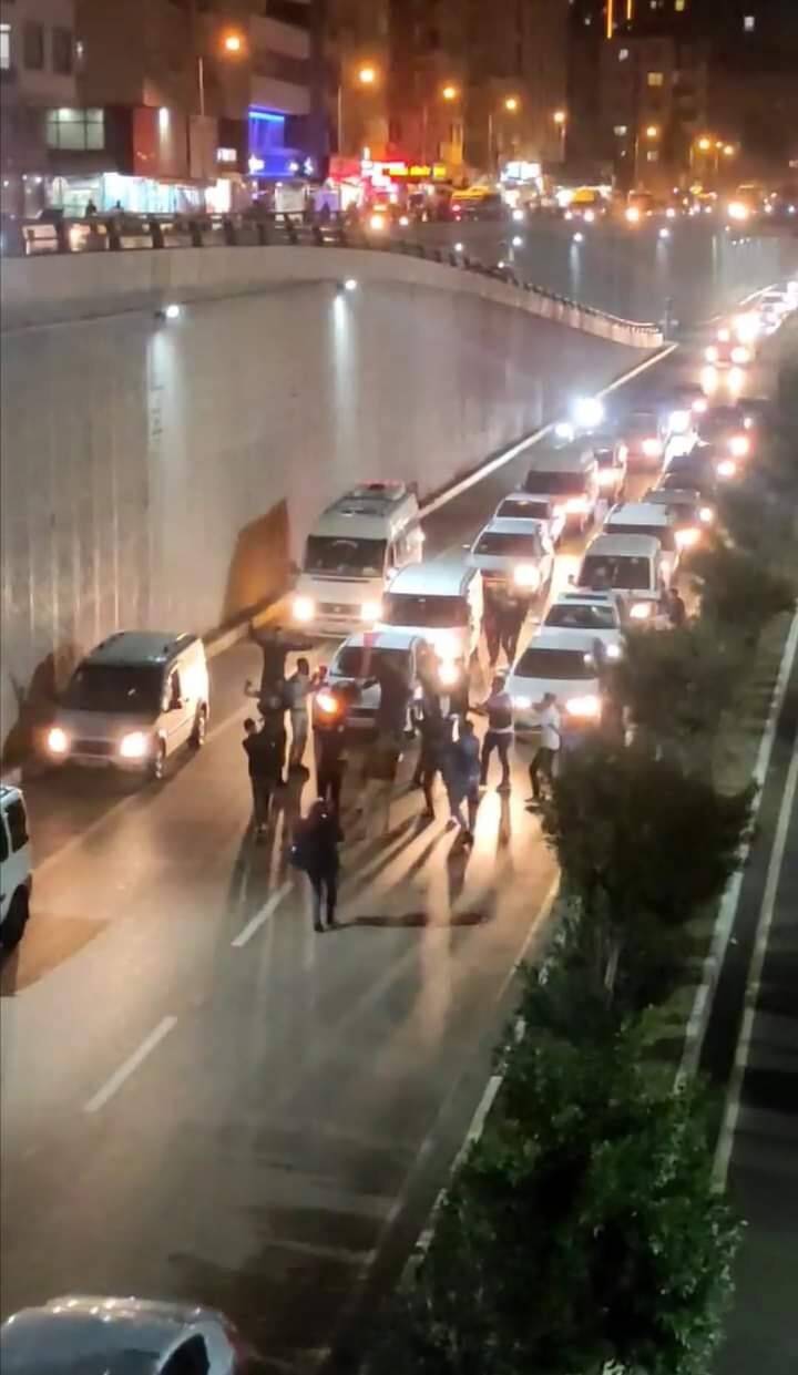 Trafikte durup göbek atan düğün konvoyuna 2 bin 600 TL ceza