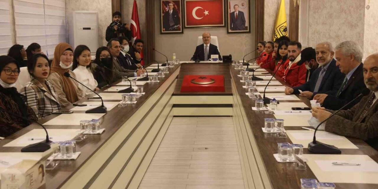 YÖK Başkanı Özvar: Türkiye, çeyrek milyon uluslararası öğrencimize ev sahipliği yapıyor