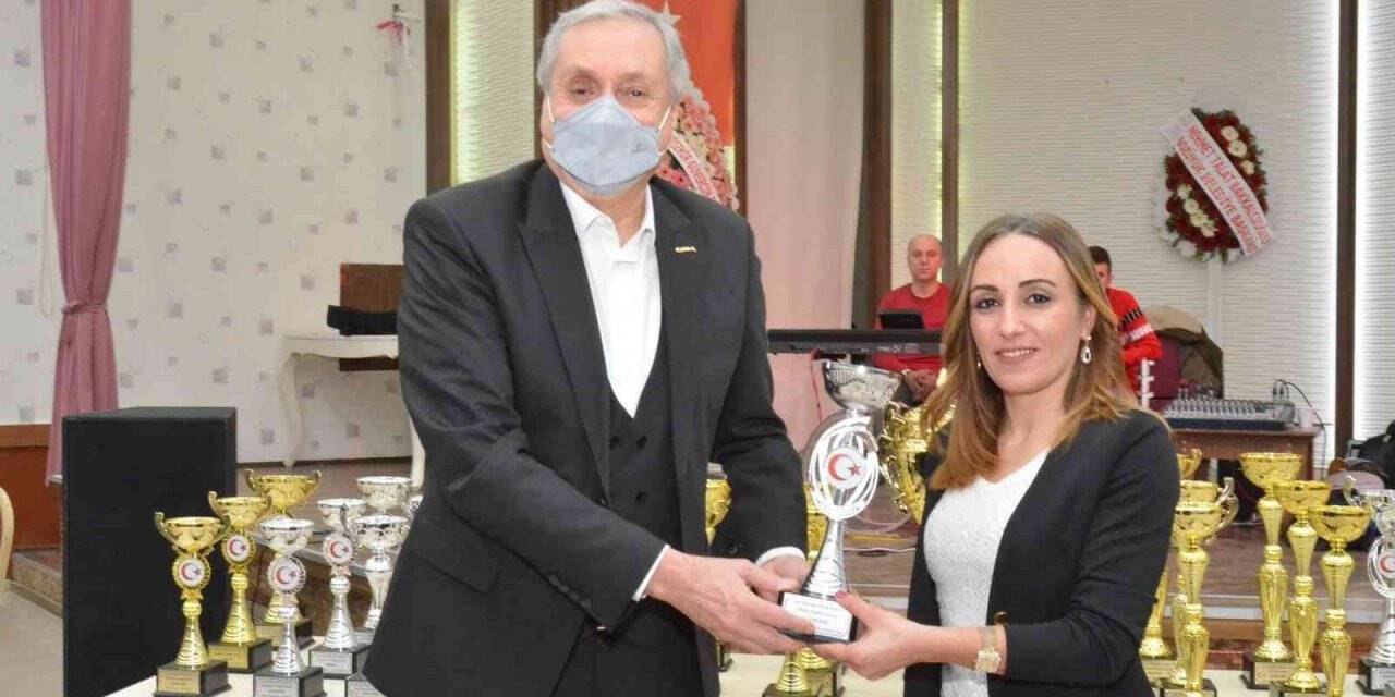 Tek kadın yarışmacının ’Posta’ güvercini 200 kilometre uçarak birinci oldu