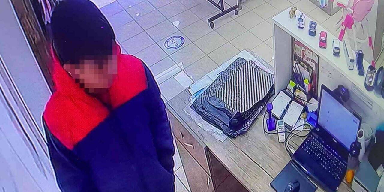 Parmak izi bırakmamak için eldiven giyen çocuk hırsız güvenlik kamerasını hesaba katmadı