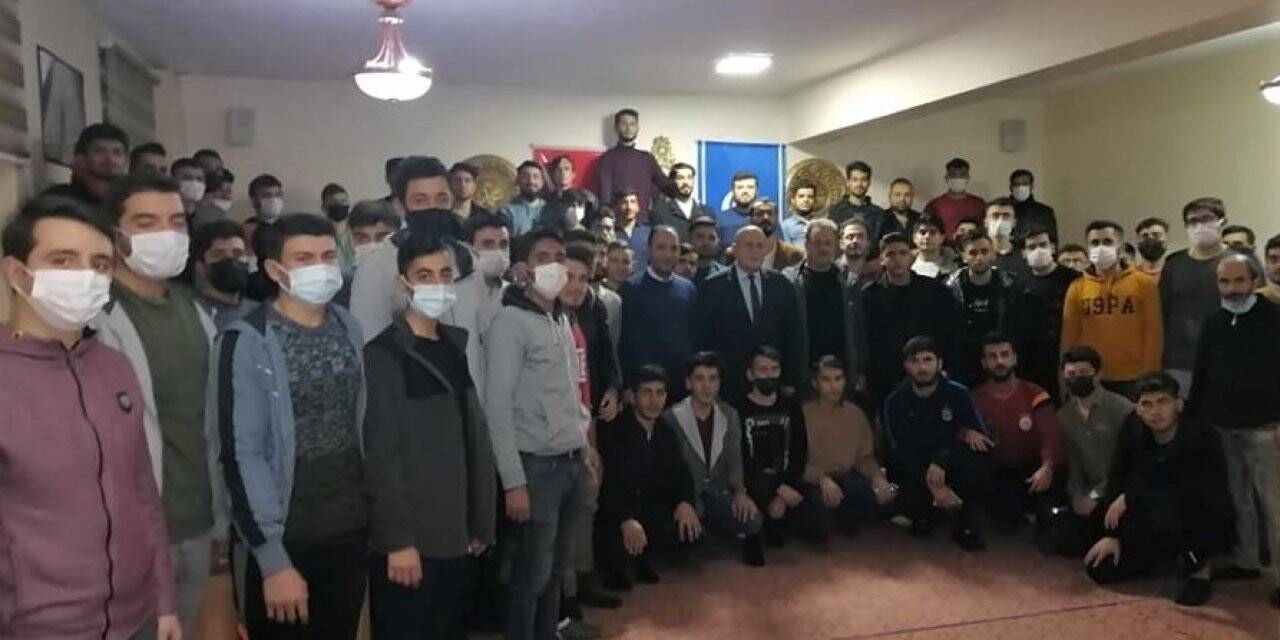 Başkan Pekmezci öğrencilerle buluştu