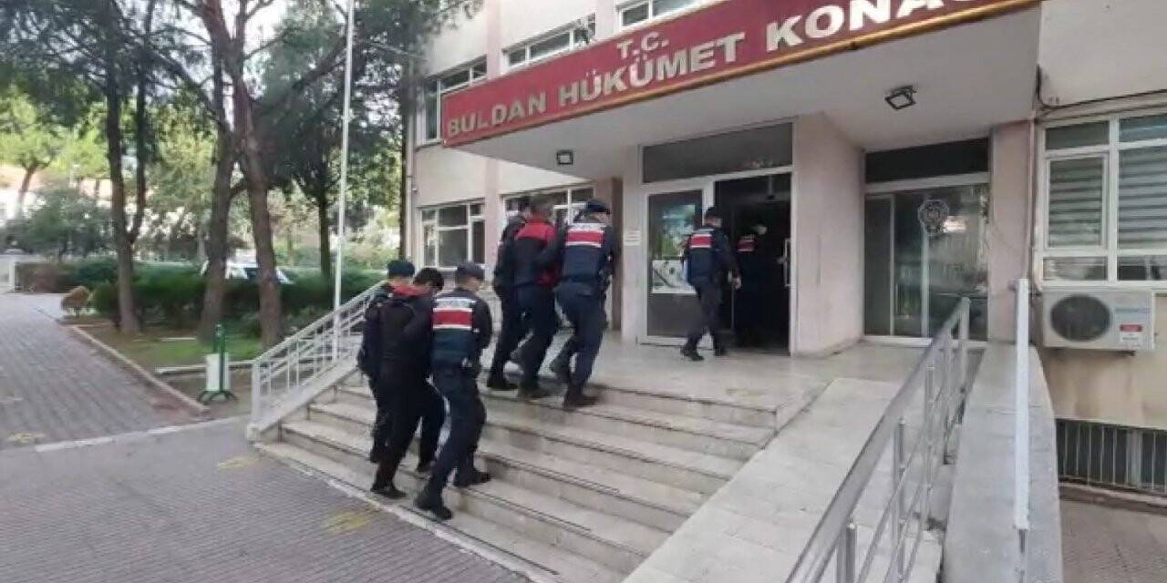 150 kişiyi 2 ay boyunca telefon ve internetsiz bırakan kablo hırsızları tutuklandı