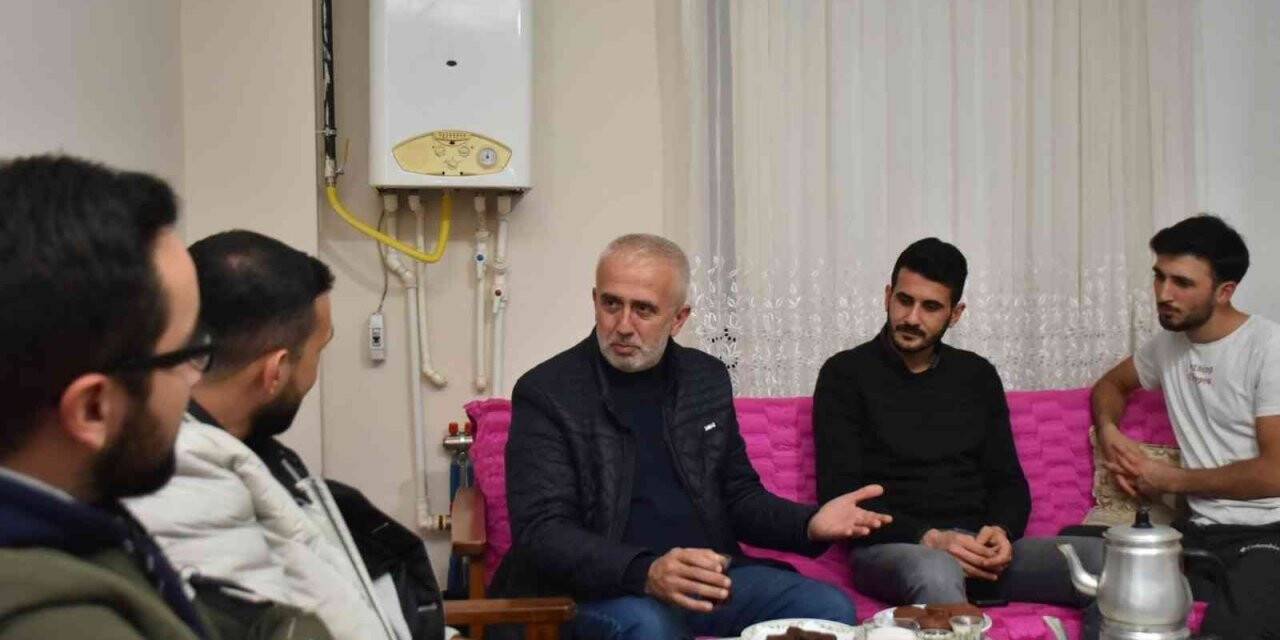 Keskin, üniversite öğrencisi gençlerin evine misafir oldu