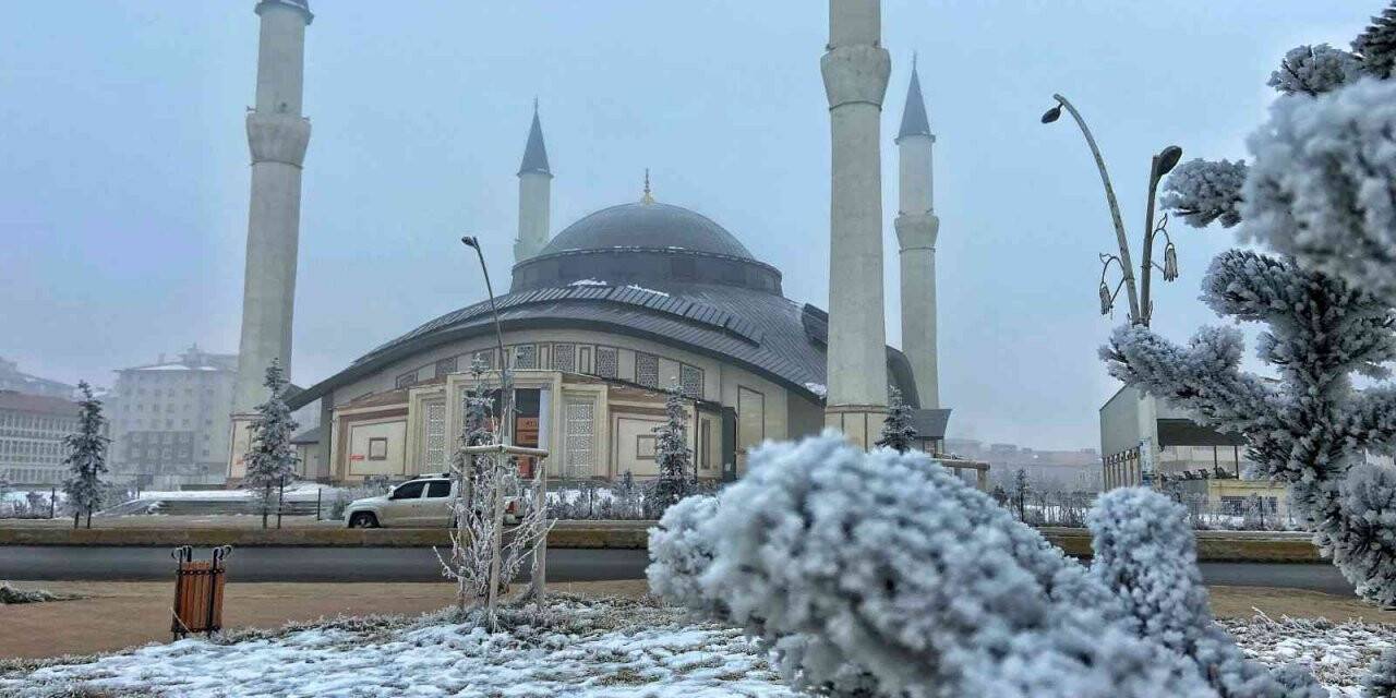 Ağrı’da kış manzarası göz kamaştırıyor