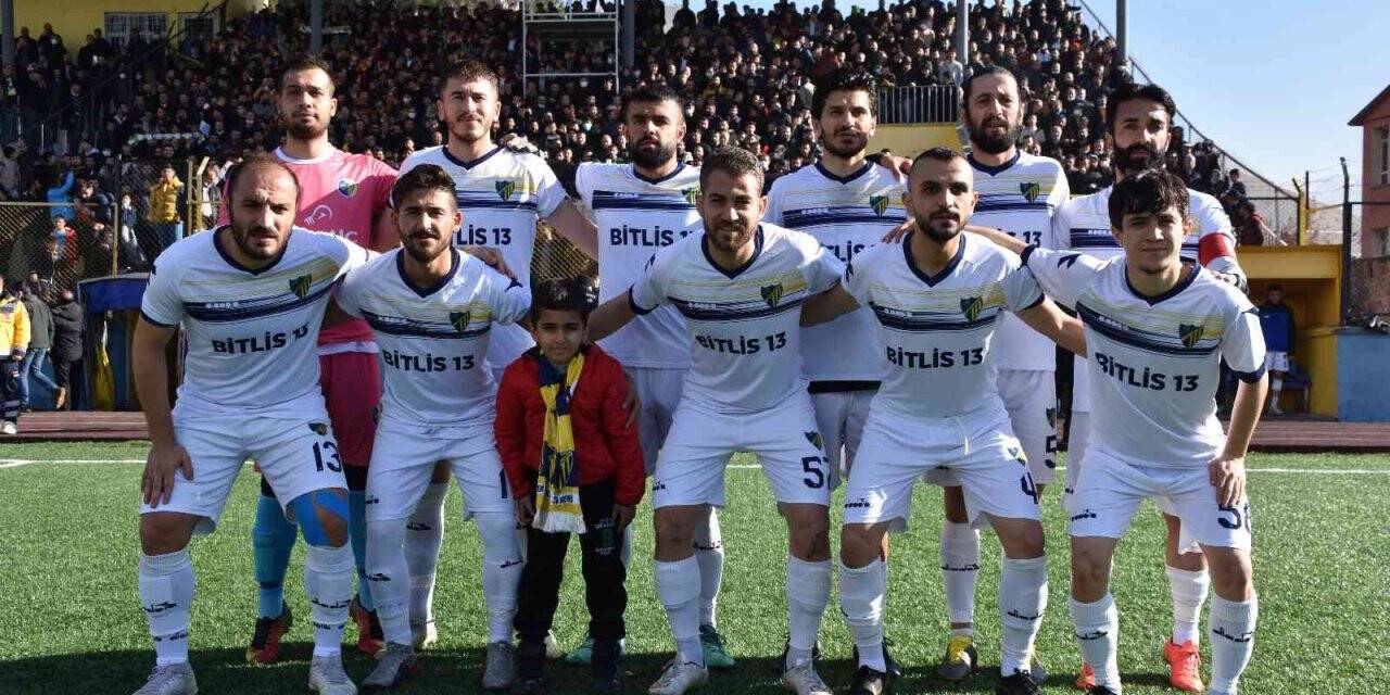 Minik Efe kumbarasındaki parayı zor durumdaki takıma bağışladı