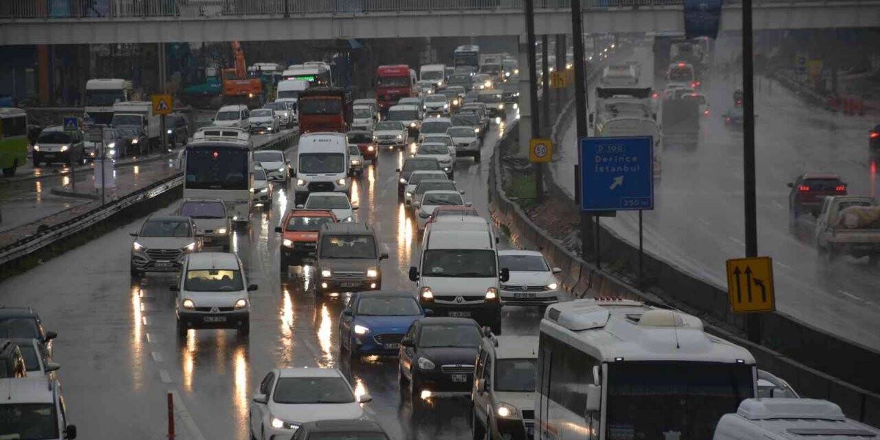 Tır sıkıştı, Kocaeli trafiği alt üst oldu