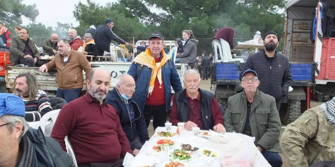 Burhaniye’de Yörük atkıları devecilere süs oldu