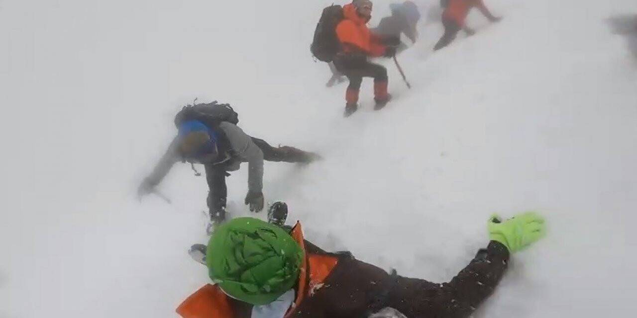 Uludağ’ın zirvesinde nefes kesen anlar... O anlar kamerada