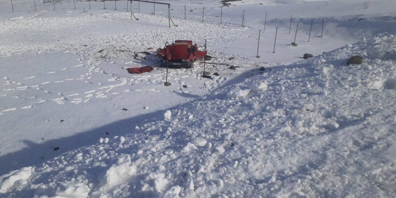 Direksiyon hakimiyetini kaybeden otomobil takla attı: 3 ölü, 3 yaralı