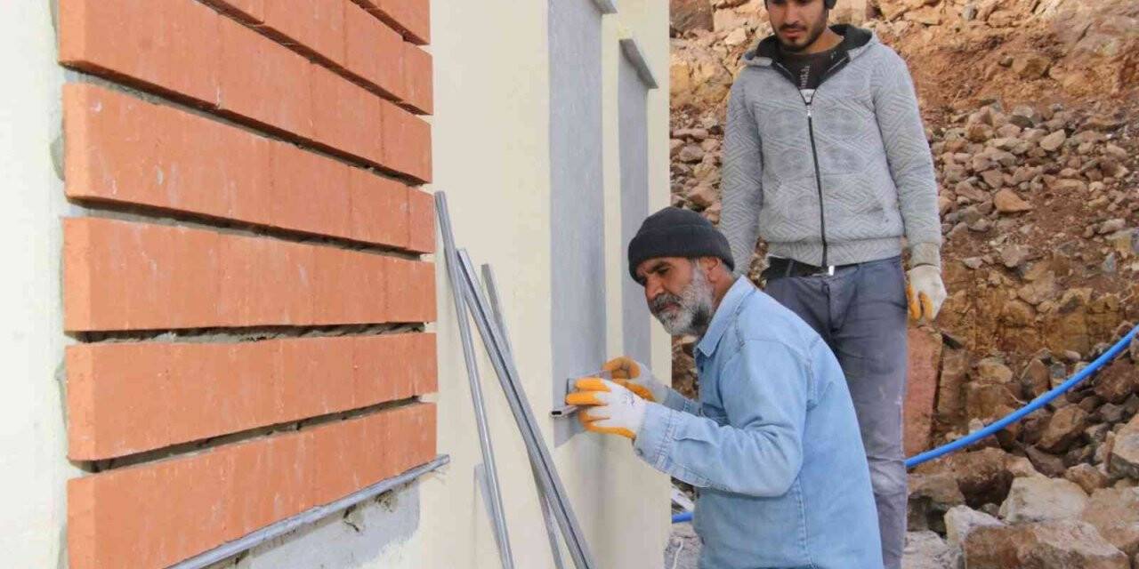 Karaköprüde çok amaçlı salon inşaatında sona gelindi