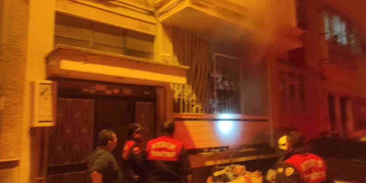 Yangında mahsur kalan engelli vatandaşı itfaiye ekipleri kurtardı