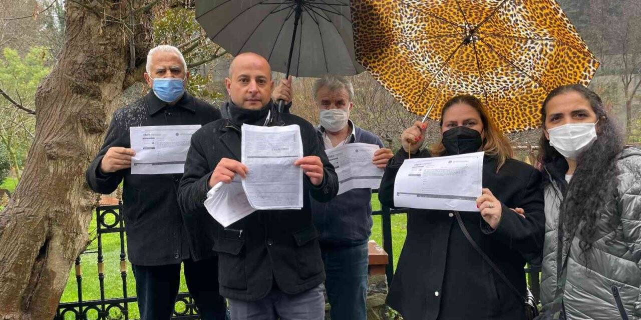 Kaporasını verdiği araçları alamayan vatandaşlar stokçulara isyan etti