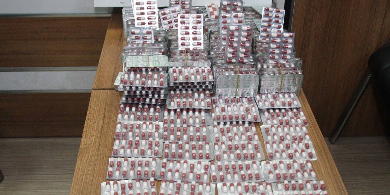 Kula’da 3 bin 744 adet sentetik uyuşturucu hap ele geçirildi