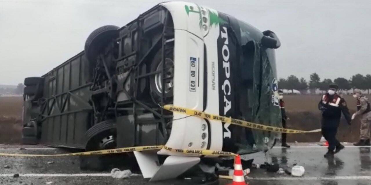 Amasya’da yolcu otobüsü devrildi: 2 ölü, 24 yaralı