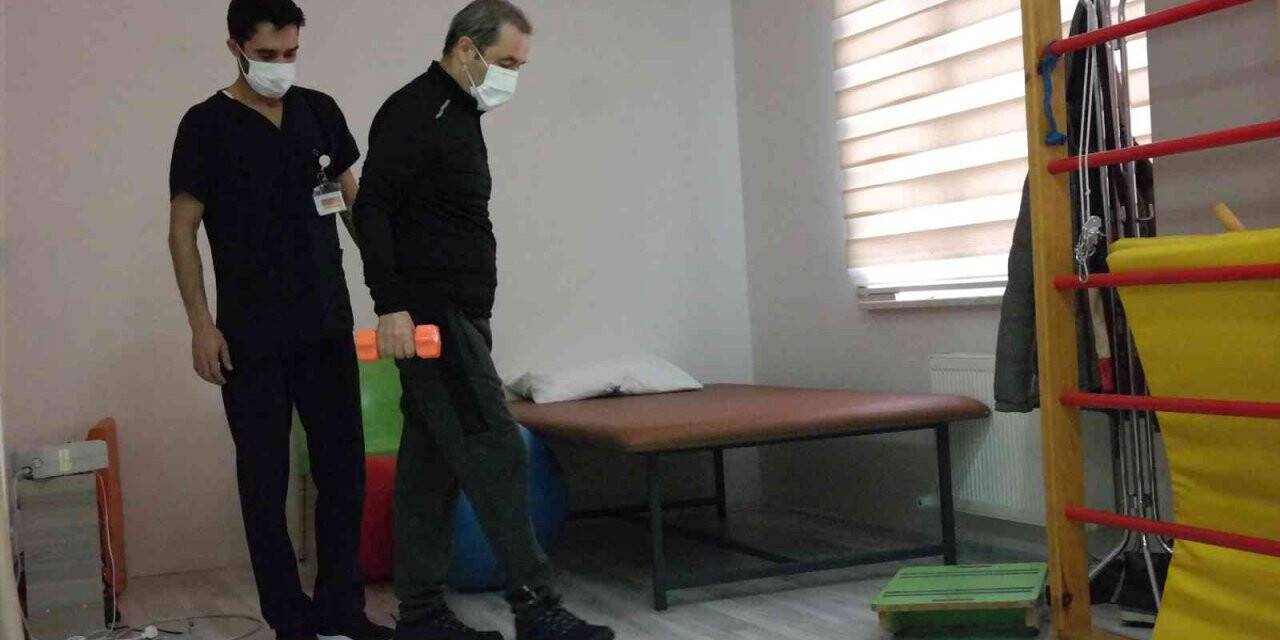 Yatağa bağlıydı, doğru tedavi ile yürümeye başladı