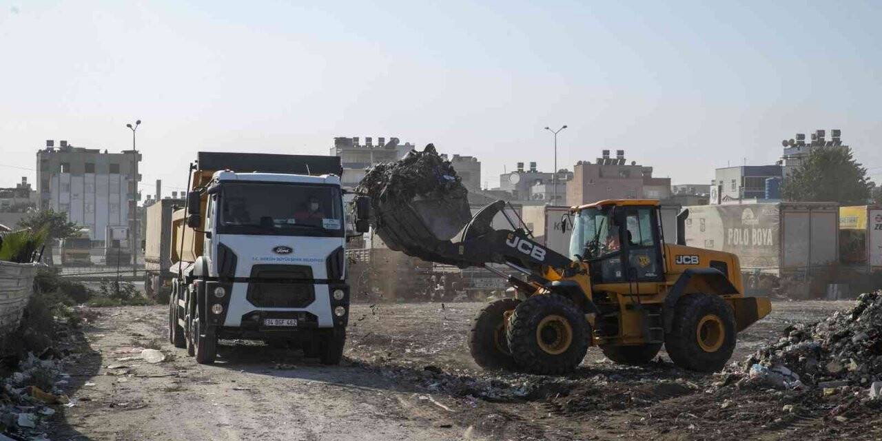 Mersin’de çöp ve moloz yığınları ortadan kaldırılıyor