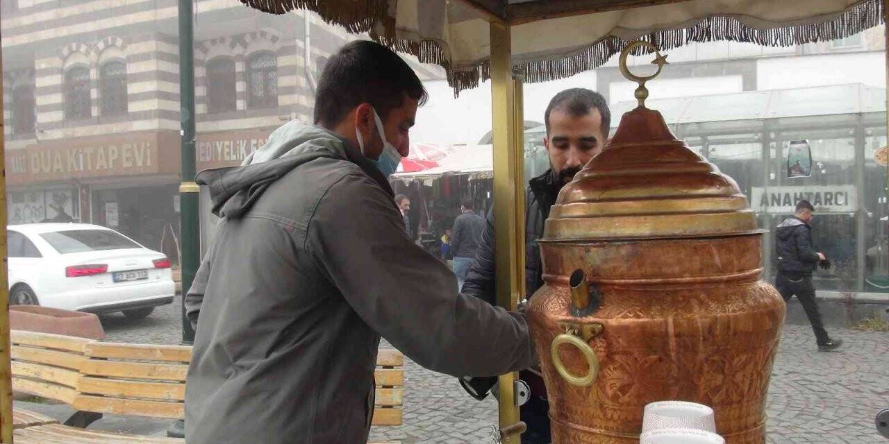 Kış aylarının vazgeçilmez içeceği salep tezgahlardaki yerini aldı