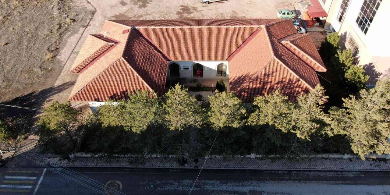 109 yıllık bina sayılı tarihi kütüphaneler arasında