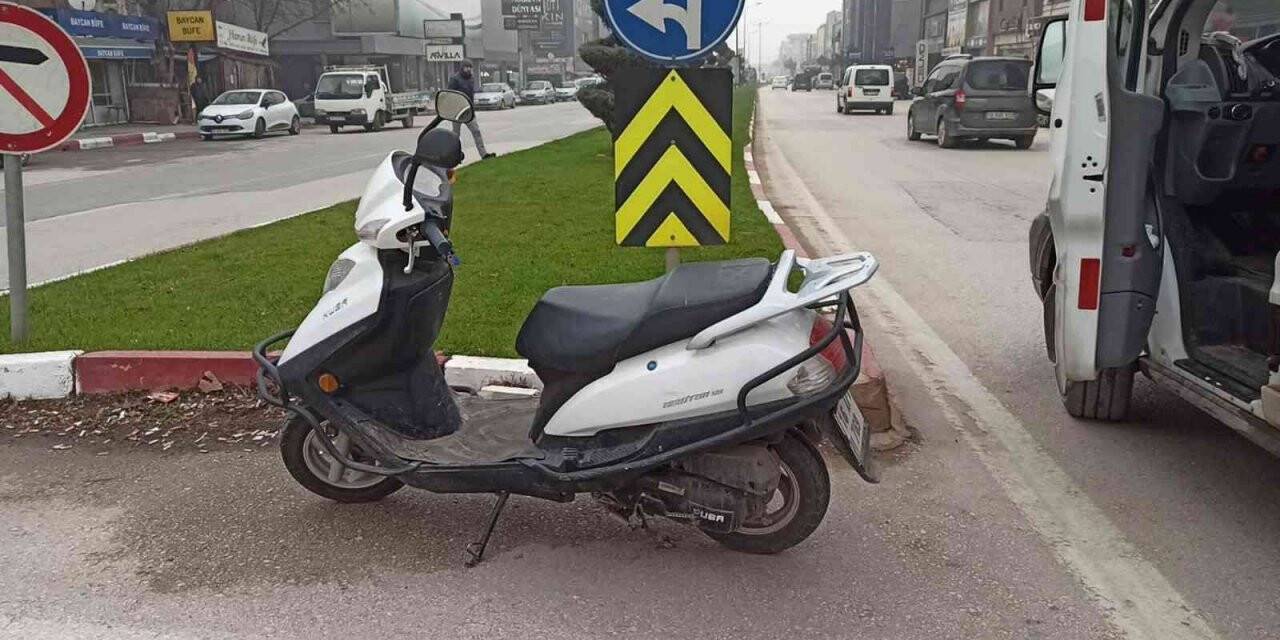 Motosikletin metrelerce sürüklendiği kaza kamerada