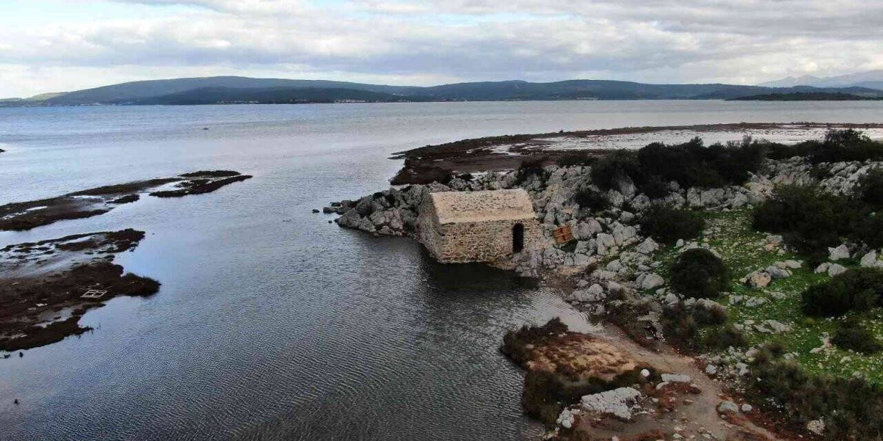 Denizle birleşen kaplıca: “Kleopatra Hamamı”