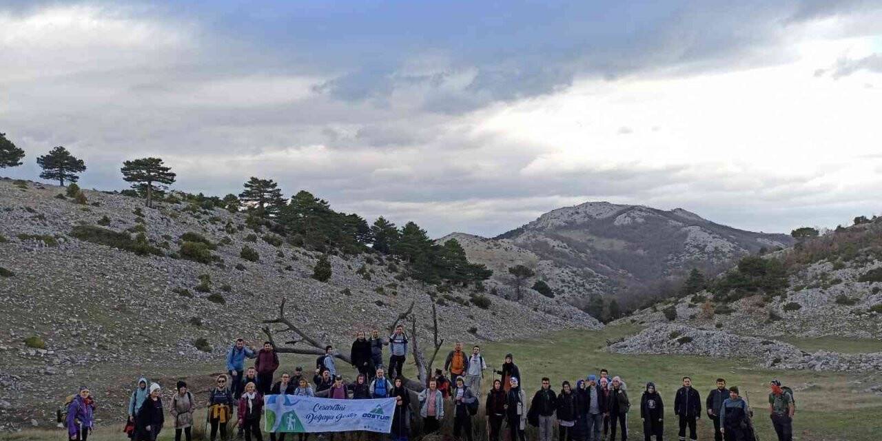 Dünya Dağ Gününde Katırlı zirvesine yürüdüler