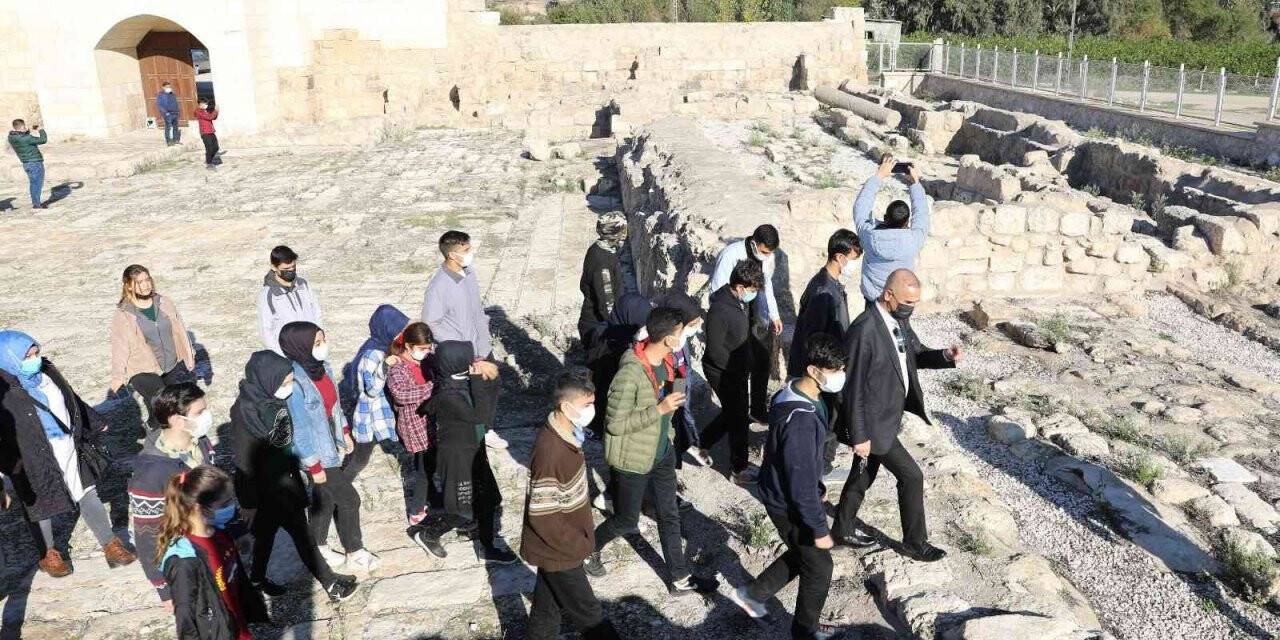 Gençler Misis’e hayran kaldı