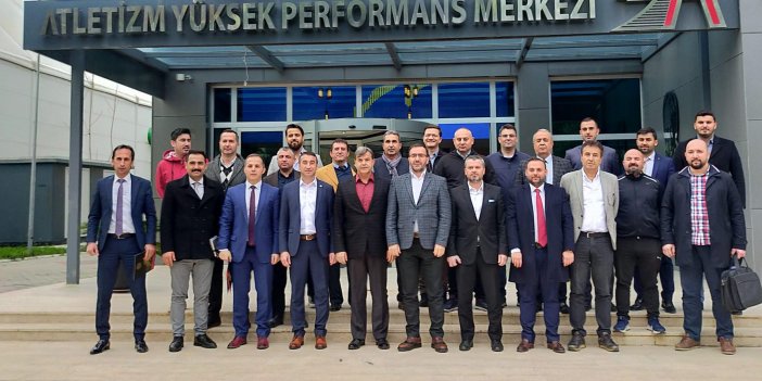 Atletizm Federasyonu Başkanı Çintimar, 13 belediyenin spor temsilcileriyle İzmir'de buluştu