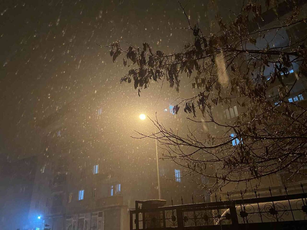 Ağrı’da kar yağışı etkisini gösterdi