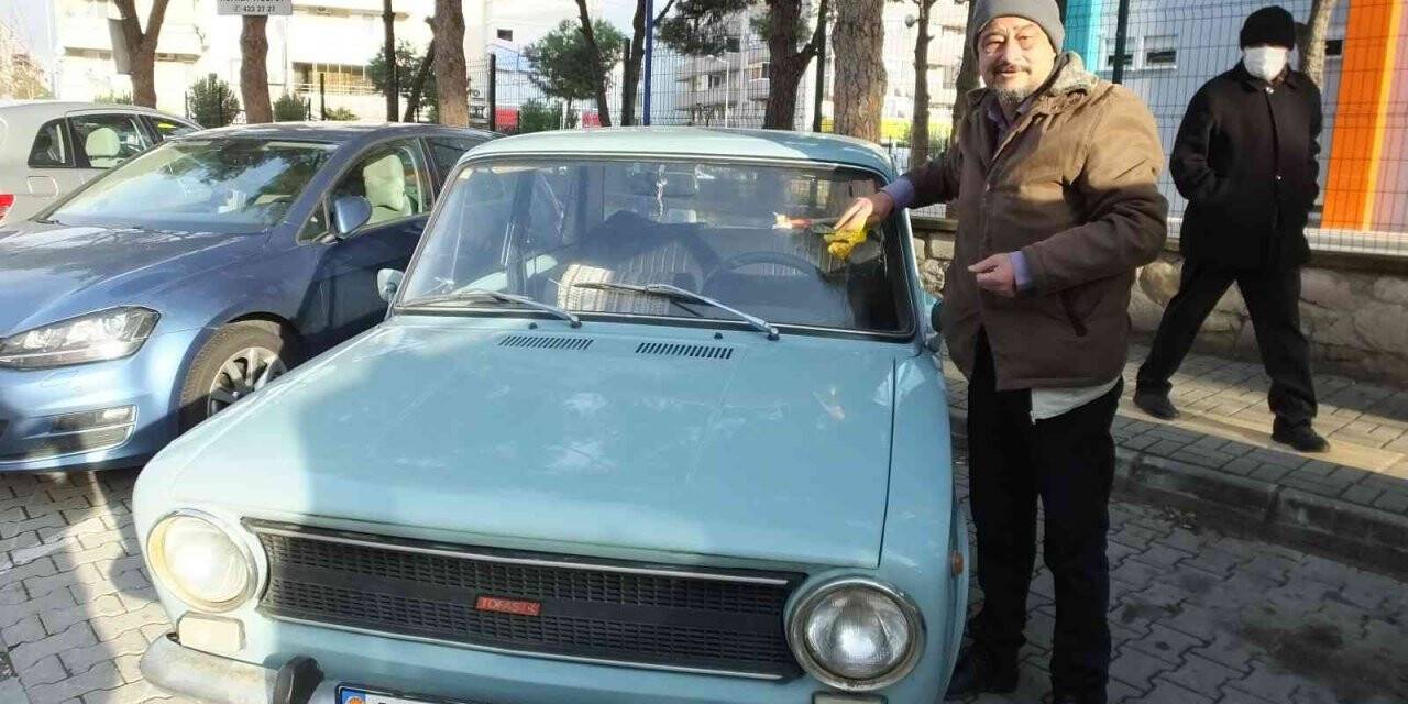 Balıkesir’de emekli müdürün eski araba tutkusu
