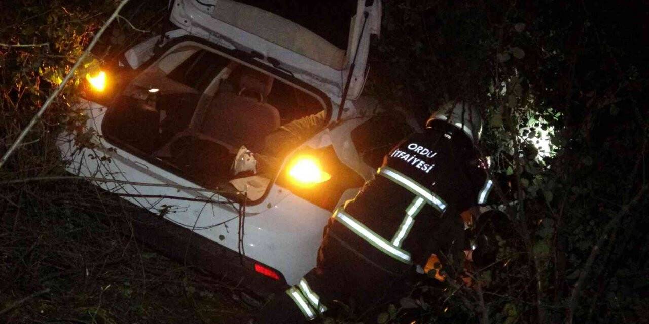 Kontrolden çıkan otomobil arsaya uçtu: 2 yaralı