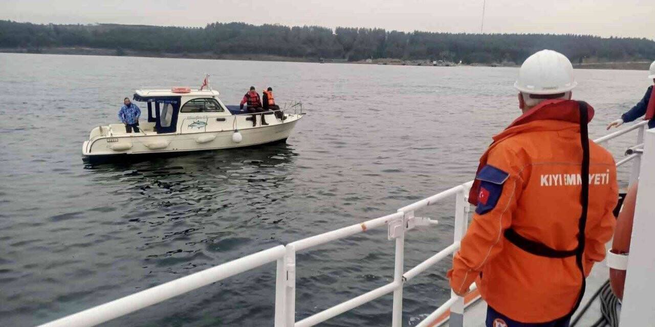 Çanakkale Boğazı’nda arızalanan tekne kurtarıldı