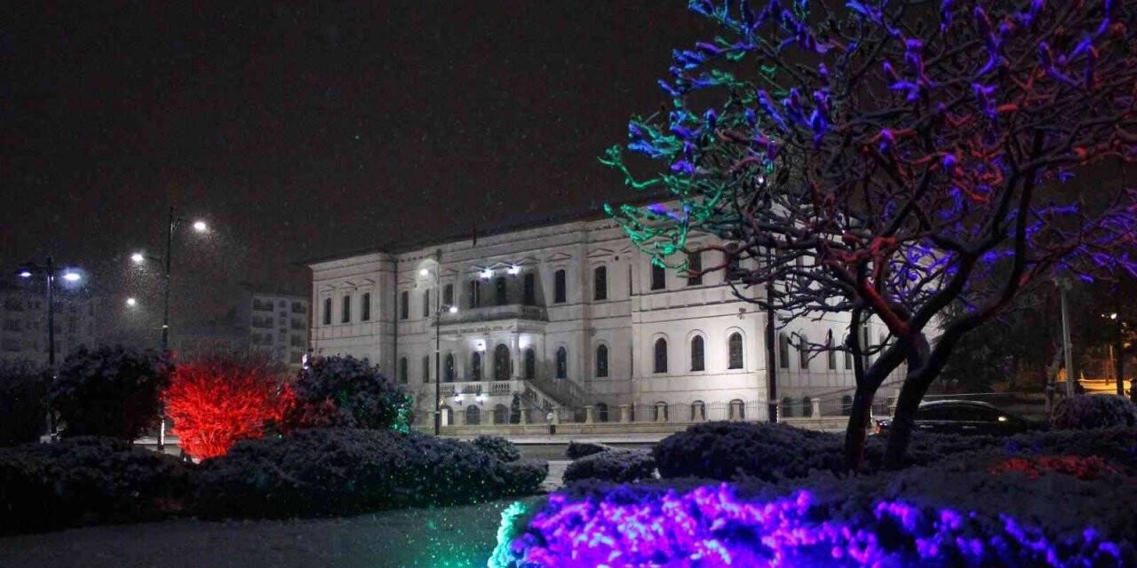 Sivas beyaza büründü, vatandaşlar sokaklara akın etti