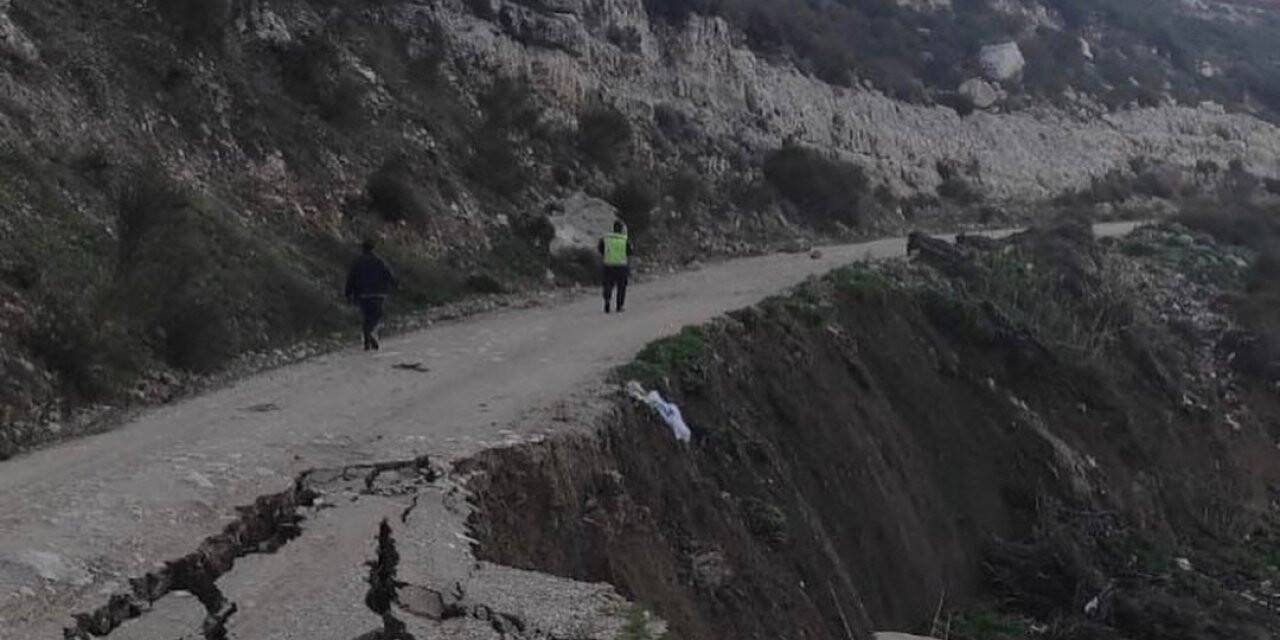 Karaburun’da facianın eşiğinden dönüldü: Çöken yol trafiğe kapatıldı