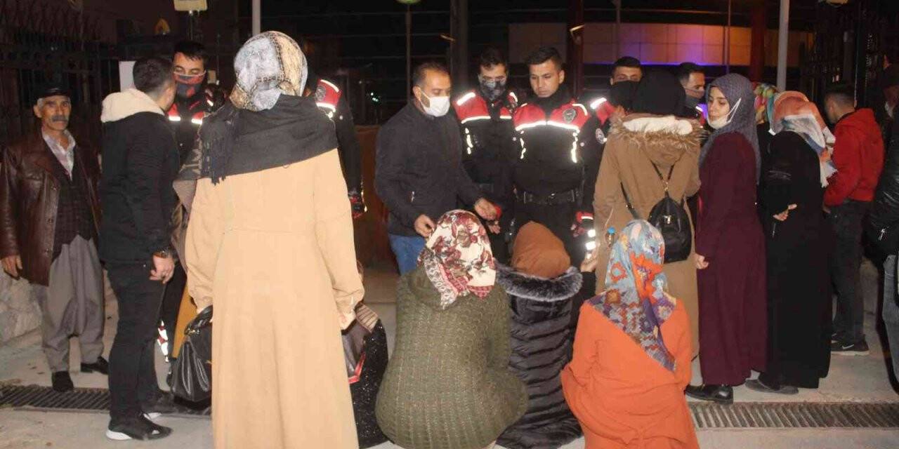 Mahkemenin verdiği kararı protesto ettiler