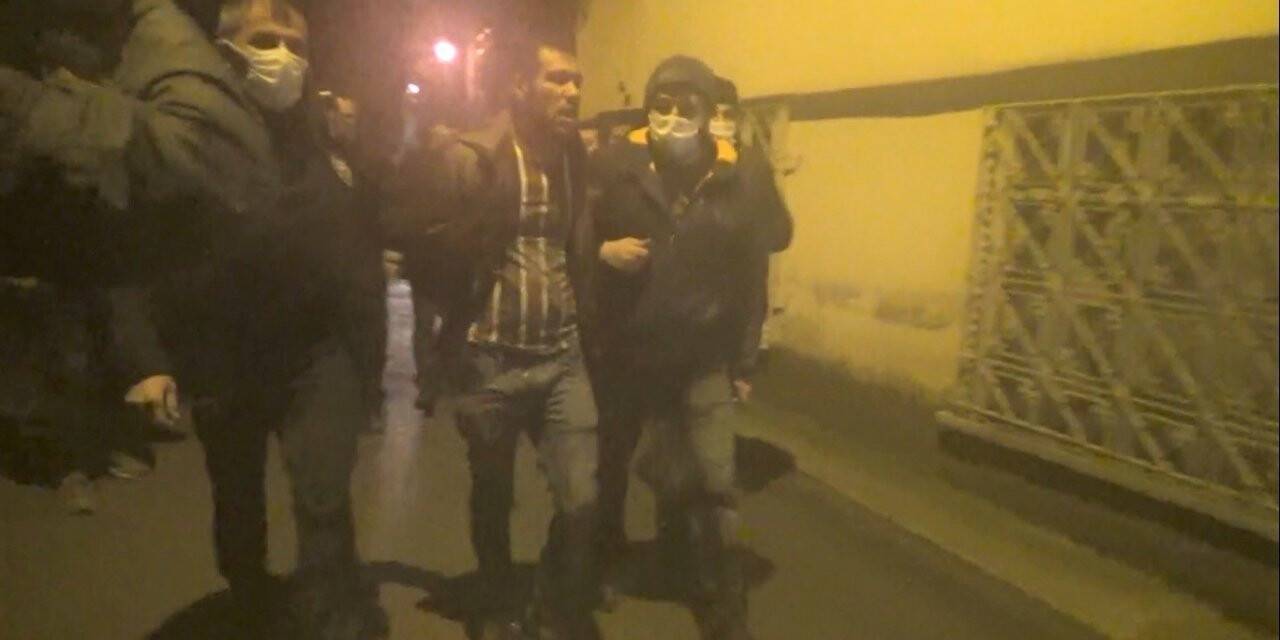 Gasp girişiminde bulunduğu iddia edilen 2 Irak uyruklu şüpheli polisin operasyonuyla yakalandı