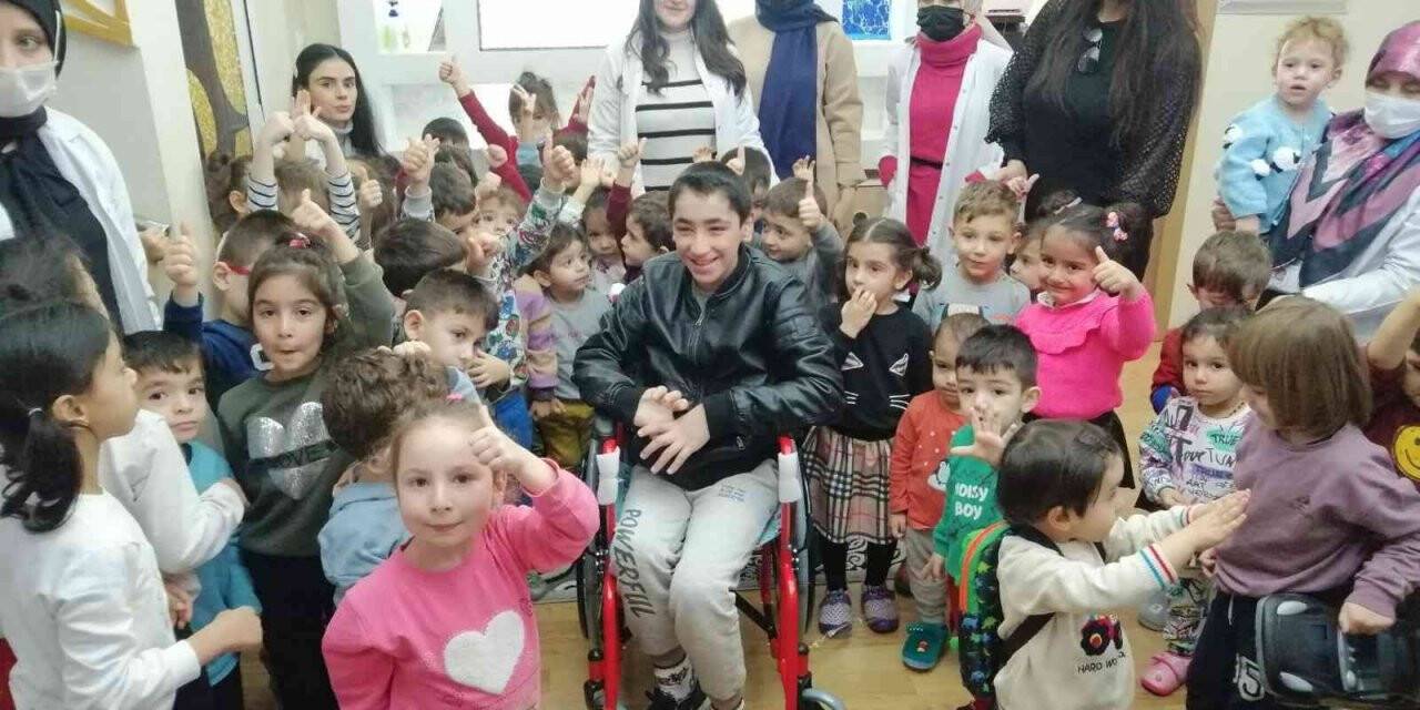 Minik öğrenciler ebru sanatıyla engeli aştı