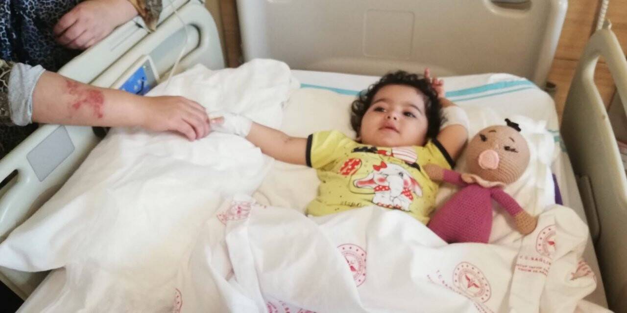 Sobadan devrilen çaydanlık minik Eslem’i yaktı