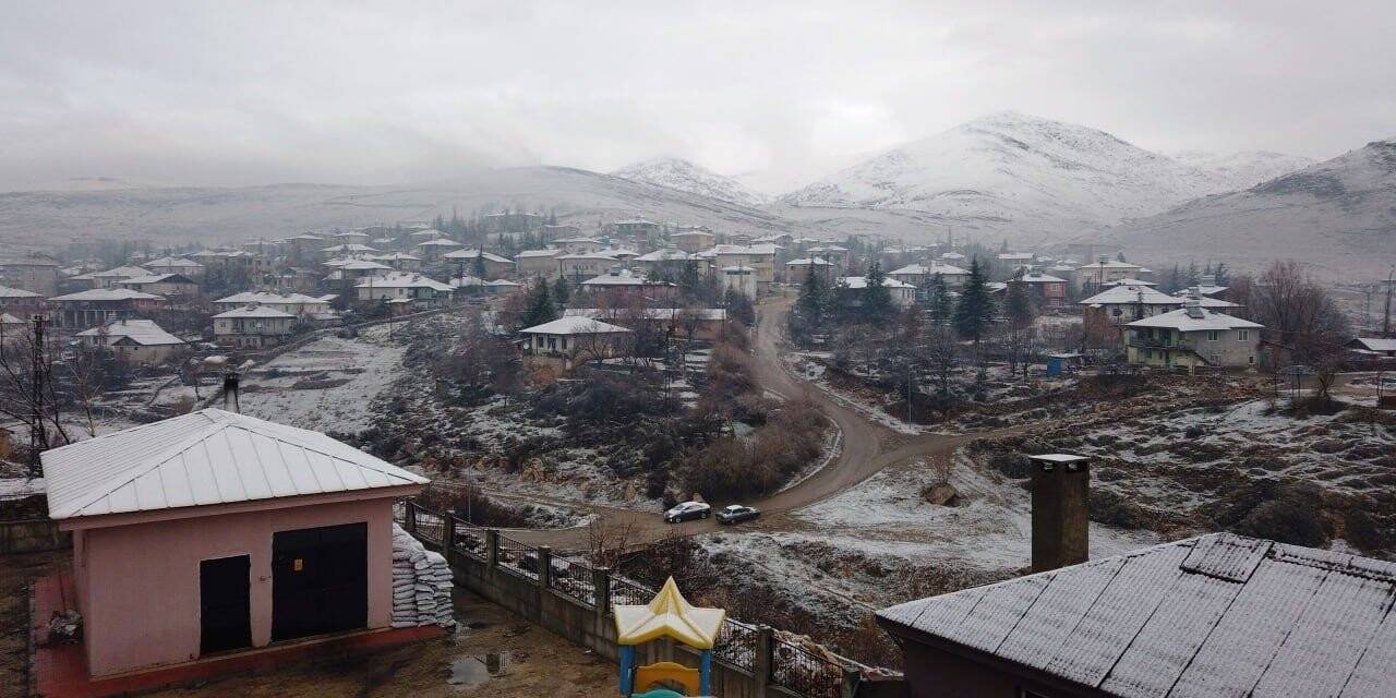 Tufanbeyli’de mevsimin ilk karı yağdı